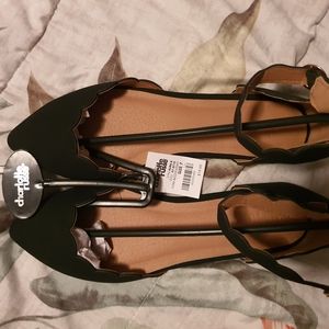 Black Scalloped Flats